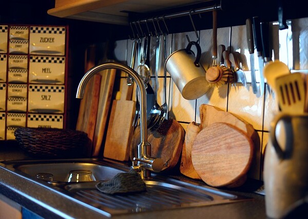 Dlaczego drewno nie jest odpowiednim materiałem narzędzi kuchennych?